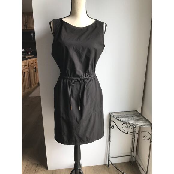 Calvin Klein Dresses & Skirts - Calvin Klein Black scoop neck sleeveless Classic Minimalist fitted waist SZ 8